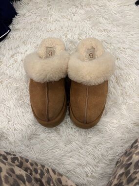 UGG Women’s Chestnut Suede Shearling Clog Slippers